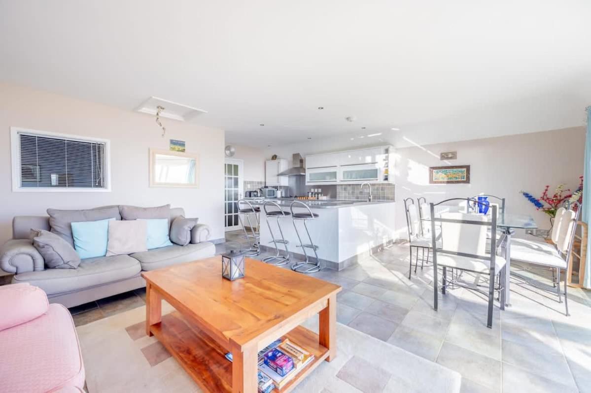 Villa Family Haven By The Waves Direct Beach Access Pevensey Exterior foto